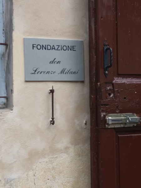 Ingresso alla Scuola
